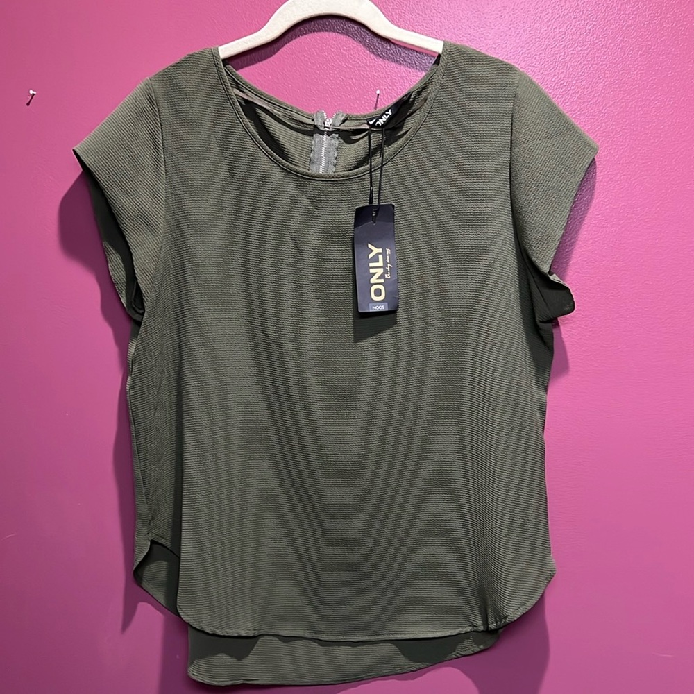 Brand new top